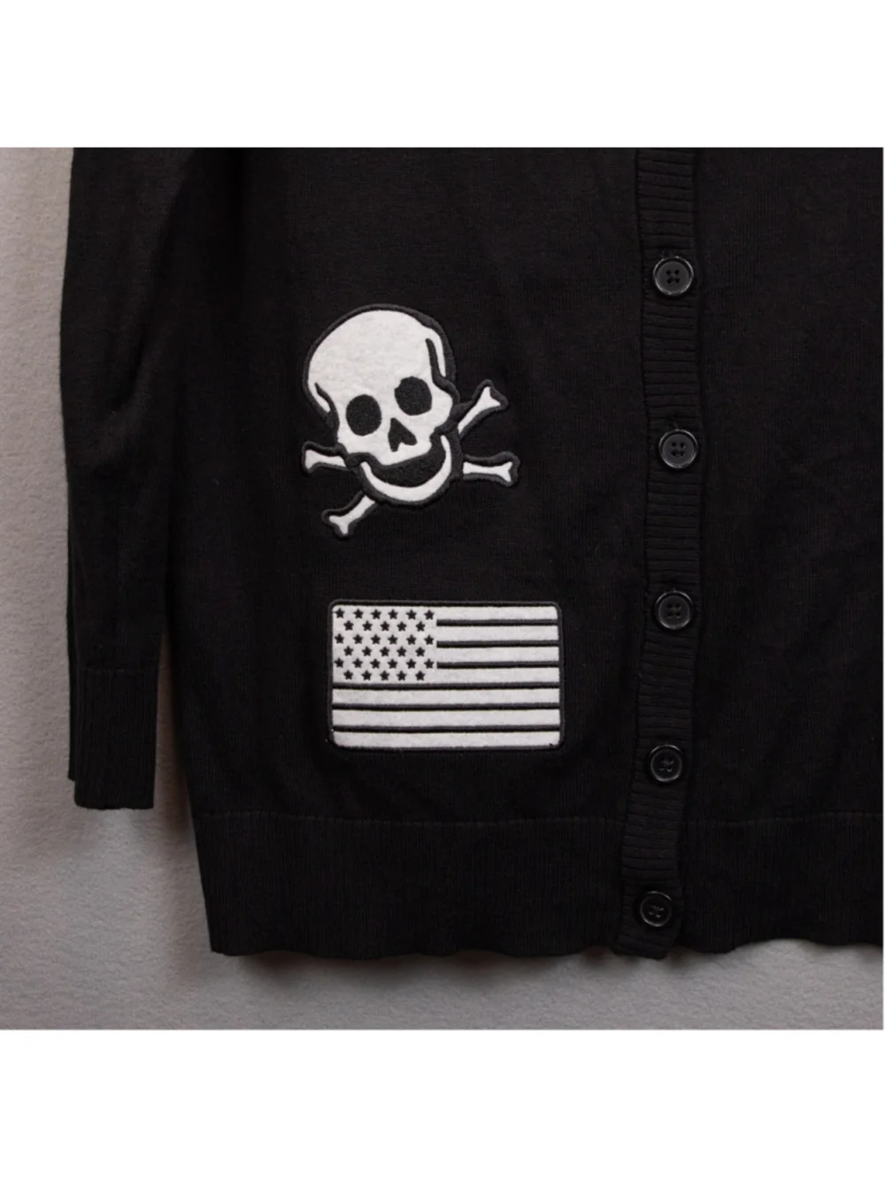 Hot Topic black and white skull flag patch button cardigan-L